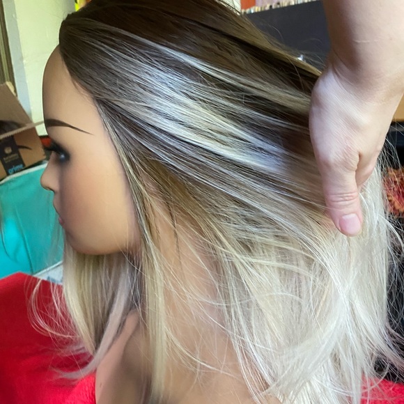 Gorgeous face-framing ombre blonde-brown wig! - Picture 6 of 11